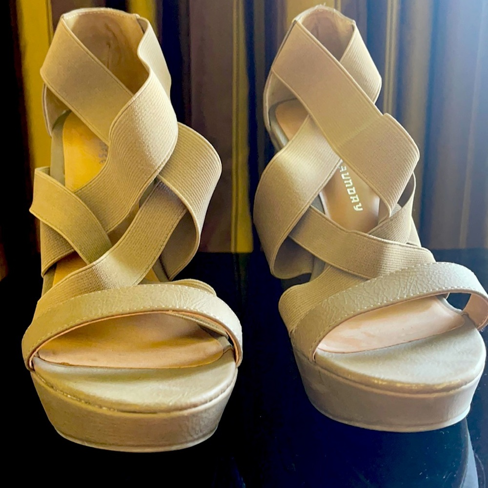 Nude wedges